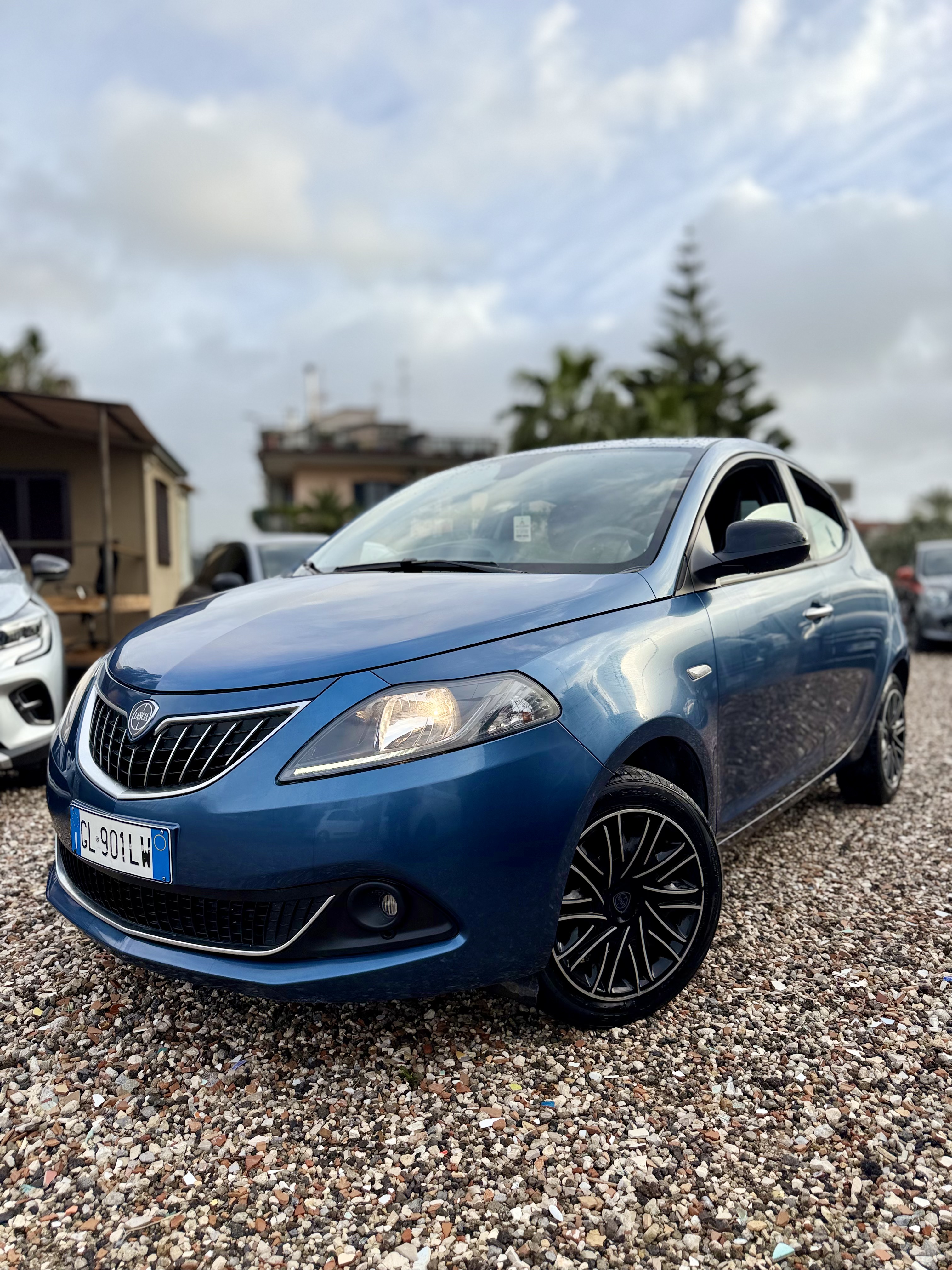 Lancia Ypsilon 1.0 Hybrid Alberta Ferretti