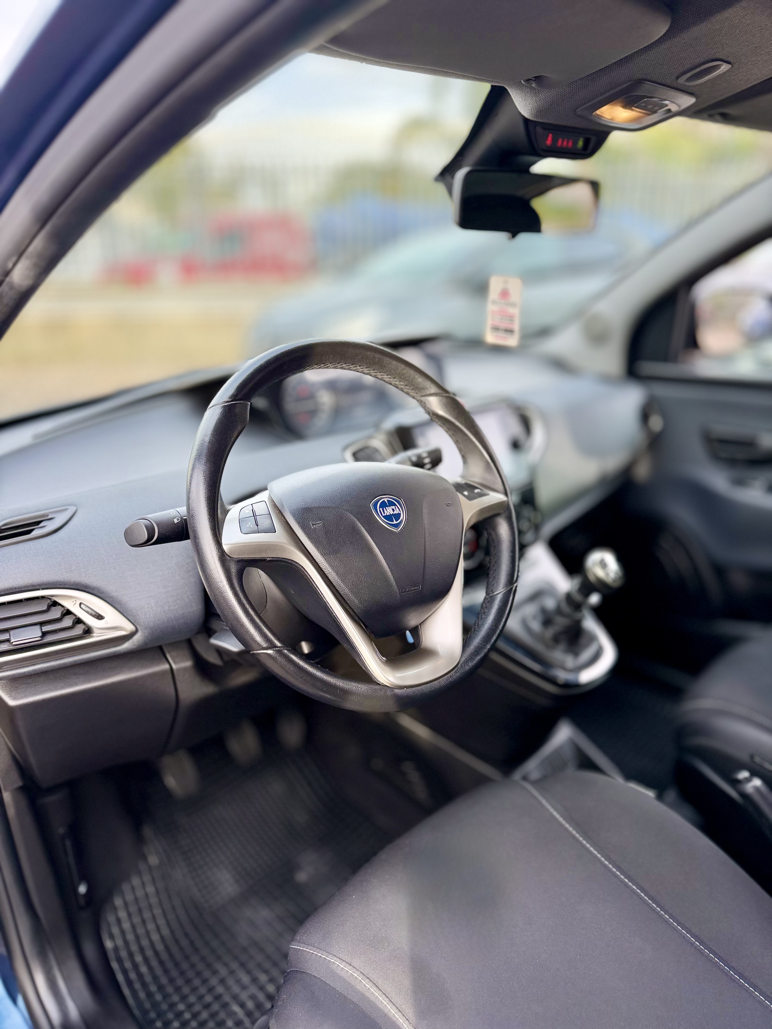 Lancia Ypsilon 1.0 Hybrid Alberta Ferretti