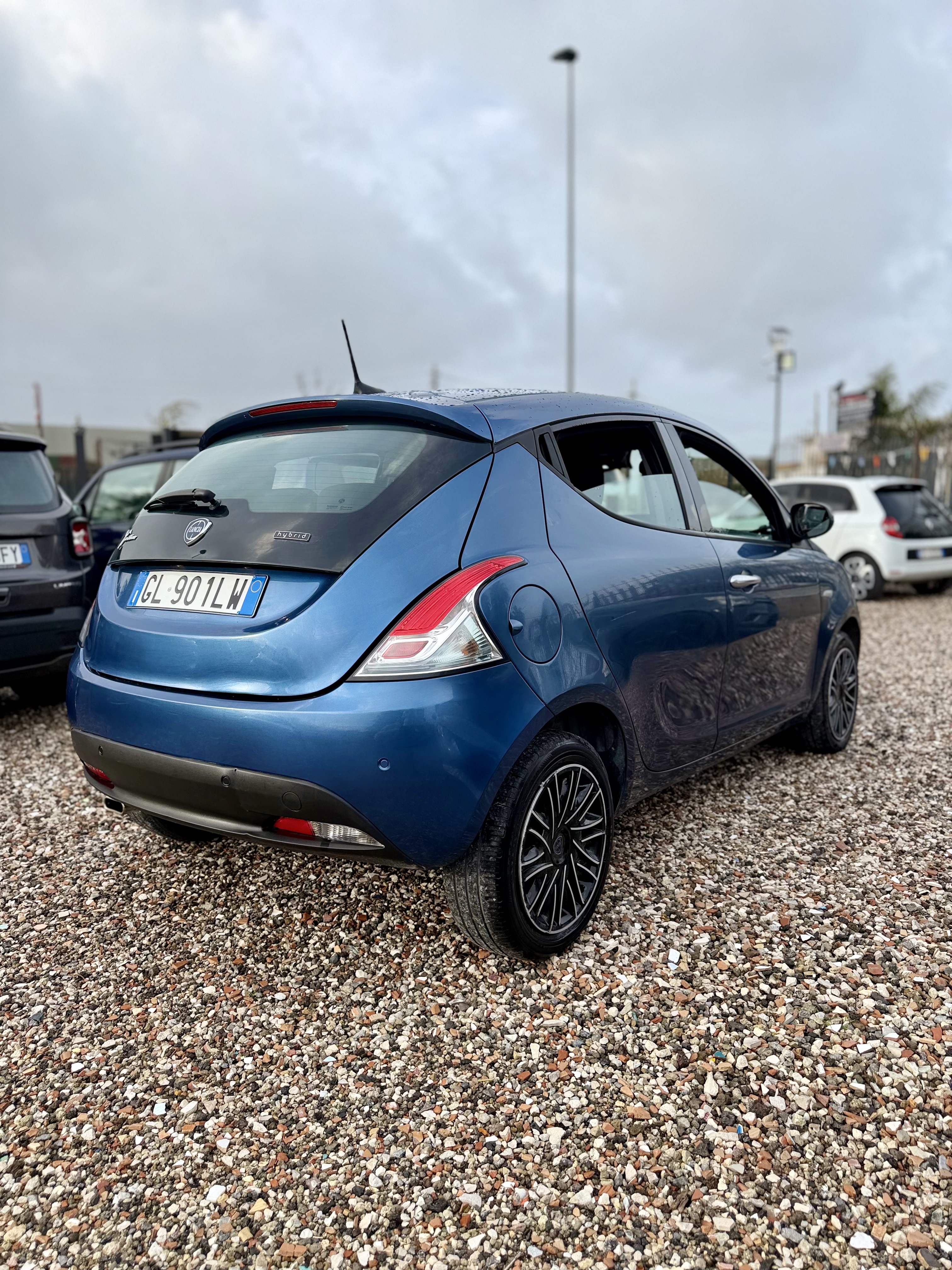 Lancia Ypsilon 1.0 Hybrid Alberta Ferretti