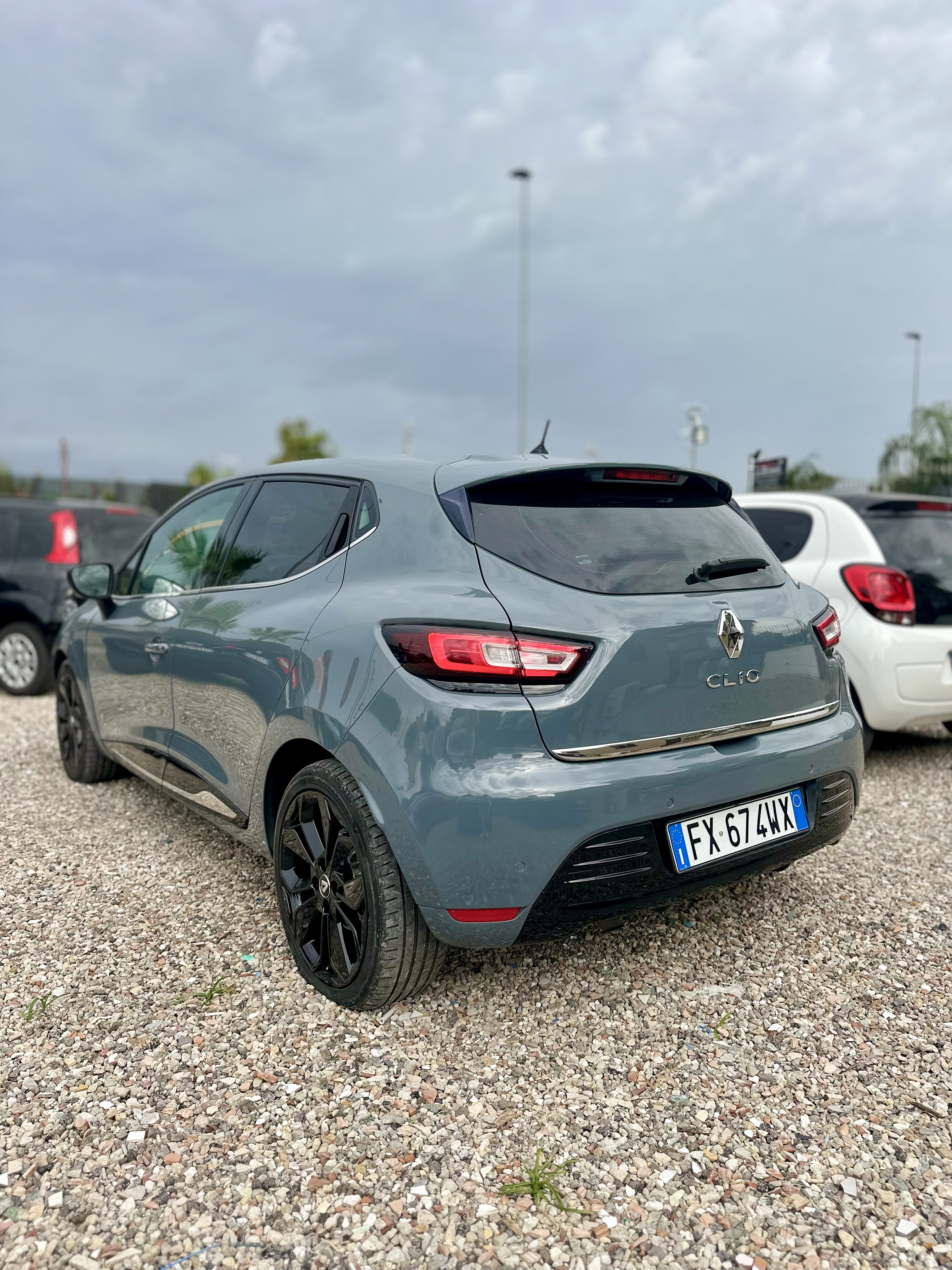 Renault Clio 1.5 dCi 75 CV Moschino Intense